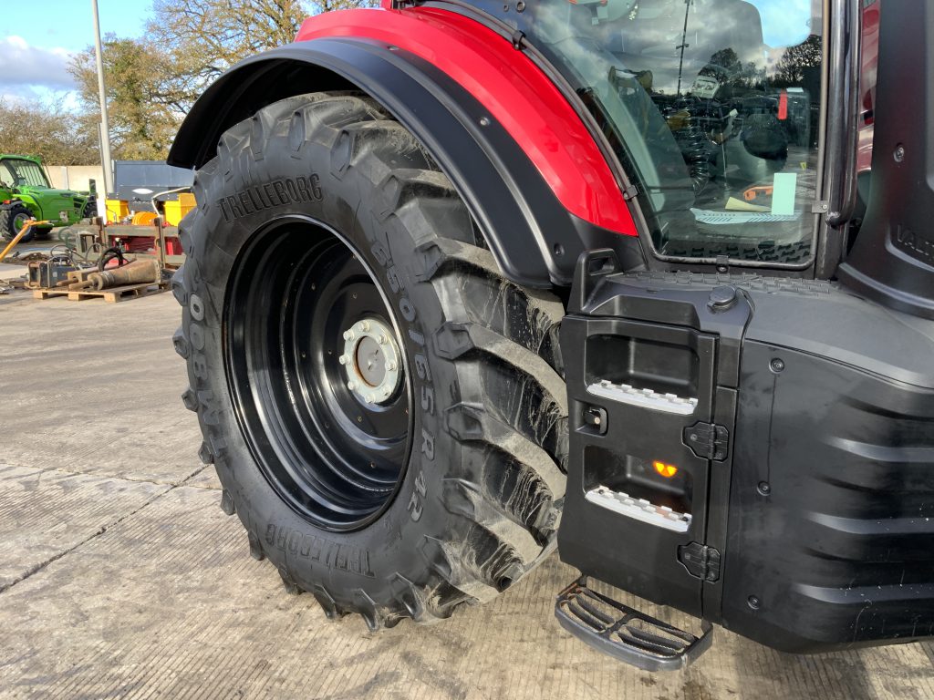 Valtra T195 ACTIVE Tractor (ST21562)