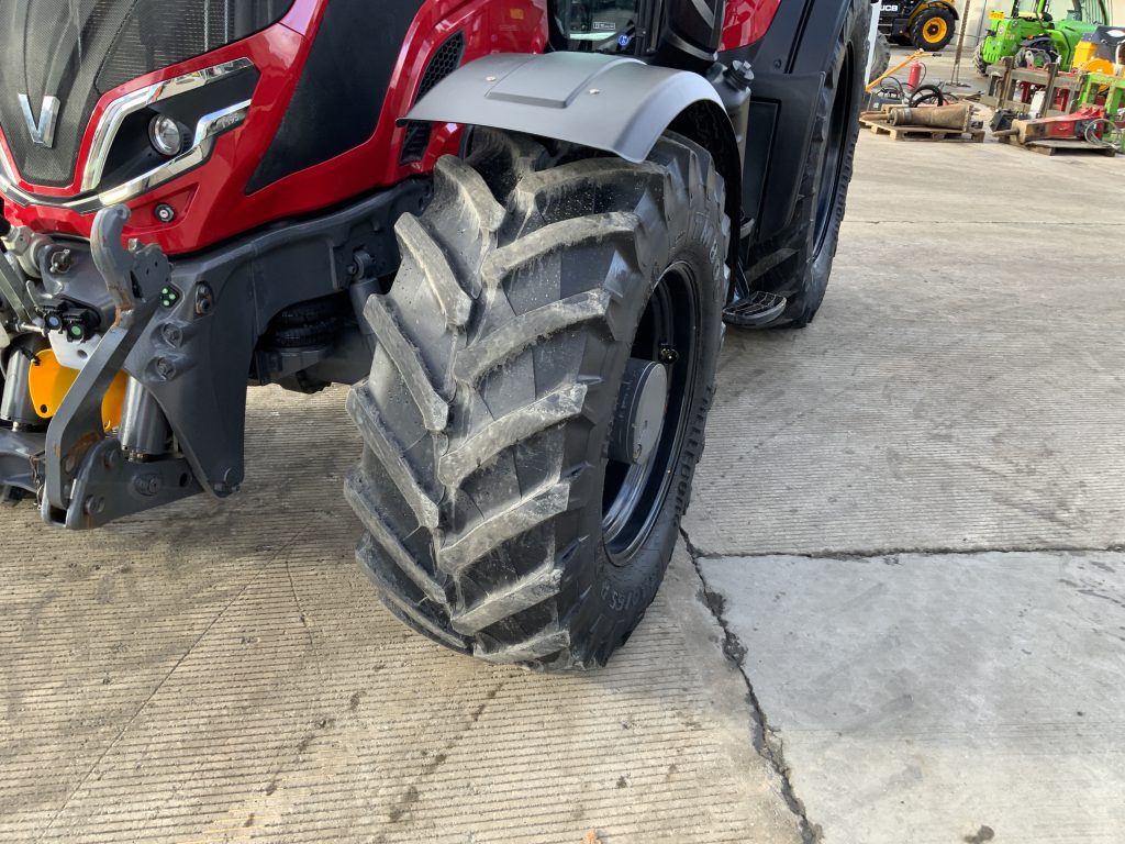 Valtra T195 ACTIVE Tractor (ST21562)