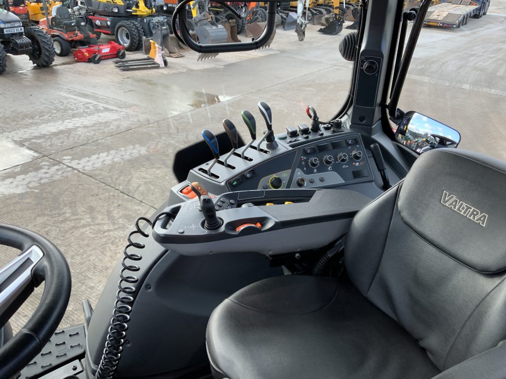 Valtra T195 ACTIVE Tractor (ST21562)