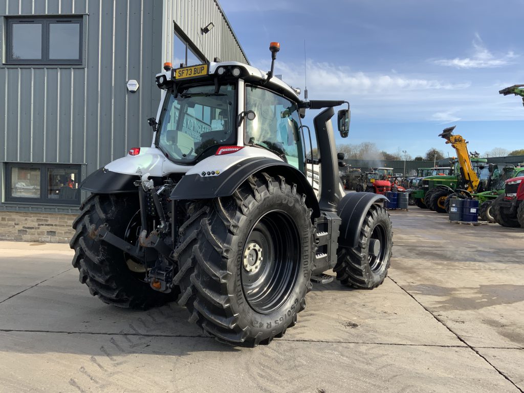 Valtra T195 Versu Unlimited Tractor (ST25161)