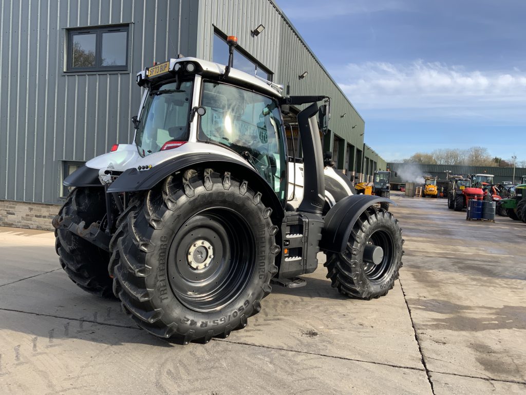 Valtra T195 Versu Unlimited Tractor (ST25161)