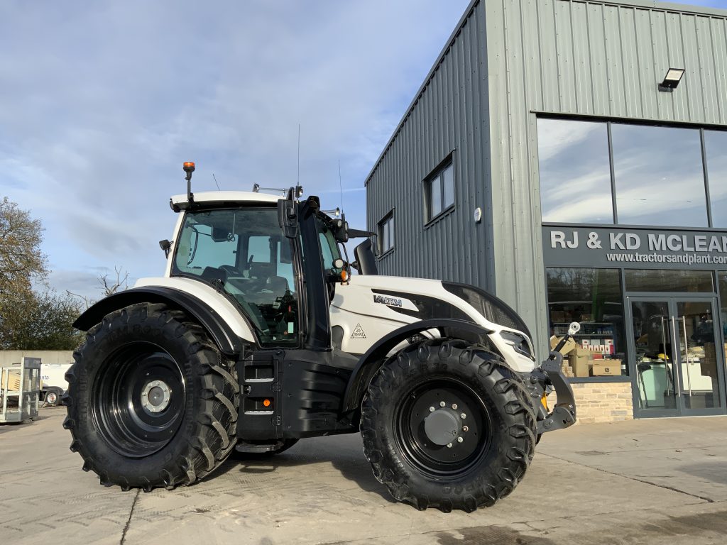 Valtra T195 Versu Unlimited Tractor (ST25161)