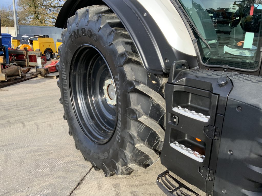 Valtra T195 Versu Unlimited Tractor (ST25161)