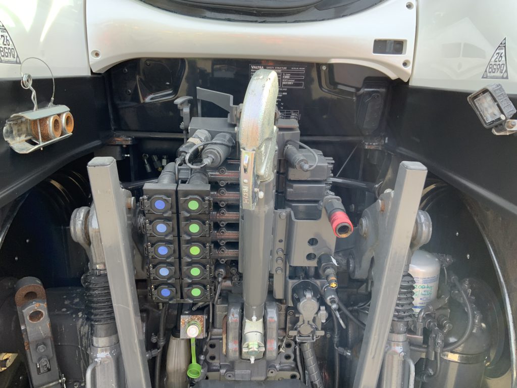 Valtra T195 Versu Unlimited Tractor (ST25161)