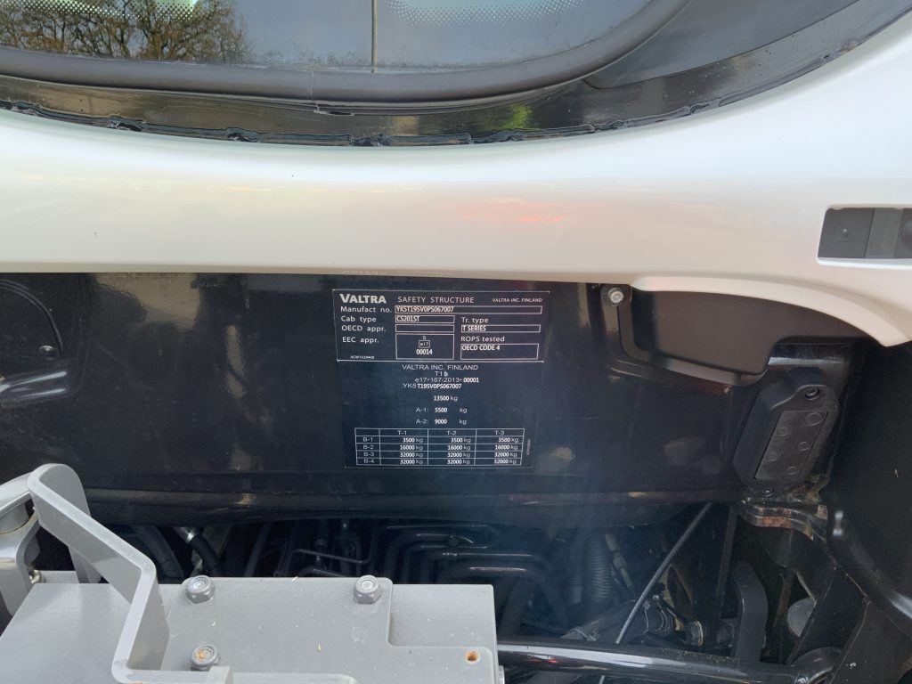 Valtra T195 Versu Unlimited Tractor (ST25161)