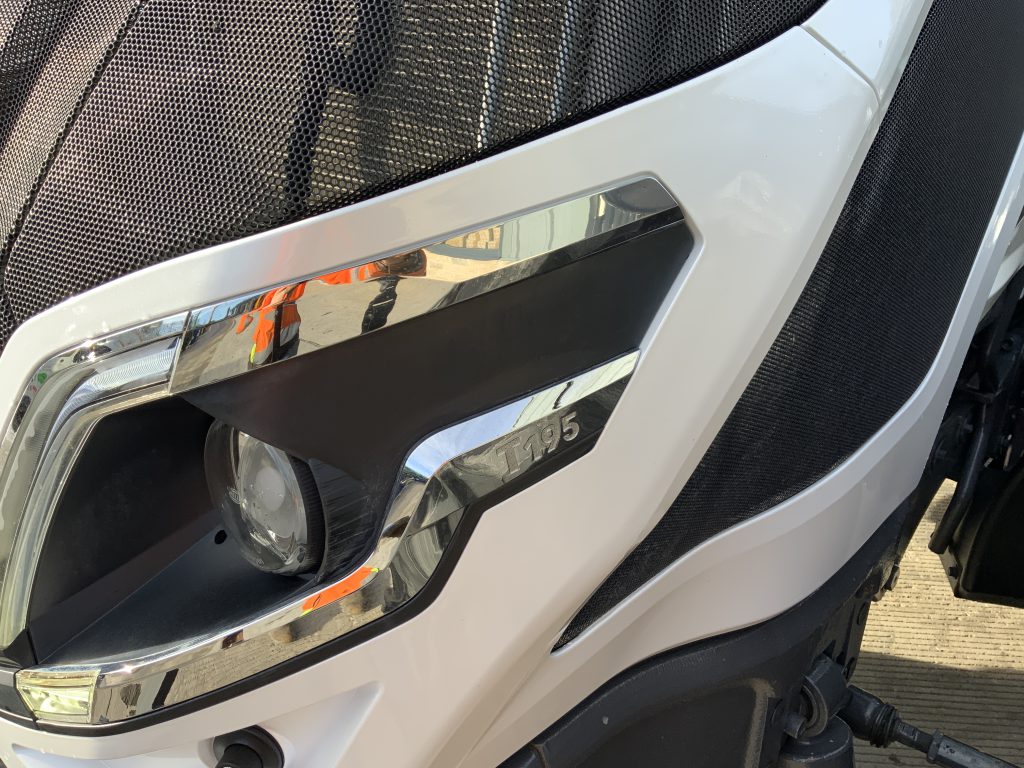 Valtra T195 Versu Unlimited Tractor (ST25161)