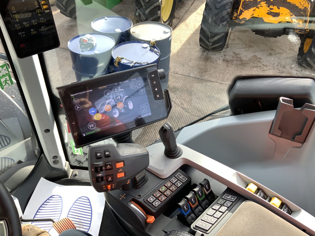 Valtra T195 Versu Unlimited Tractor (ST25161)