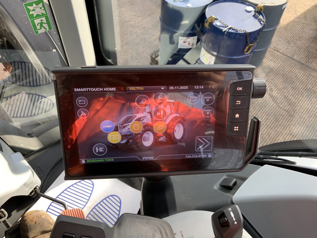 Valtra T195 Versu Unlimited Tractor (ST25161)