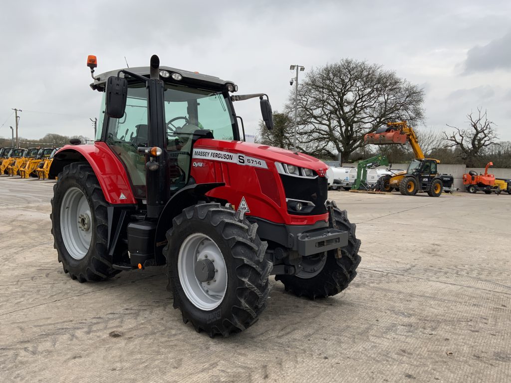 Massey Ferguson 6714S Dyna6 Tractor (ST25429)