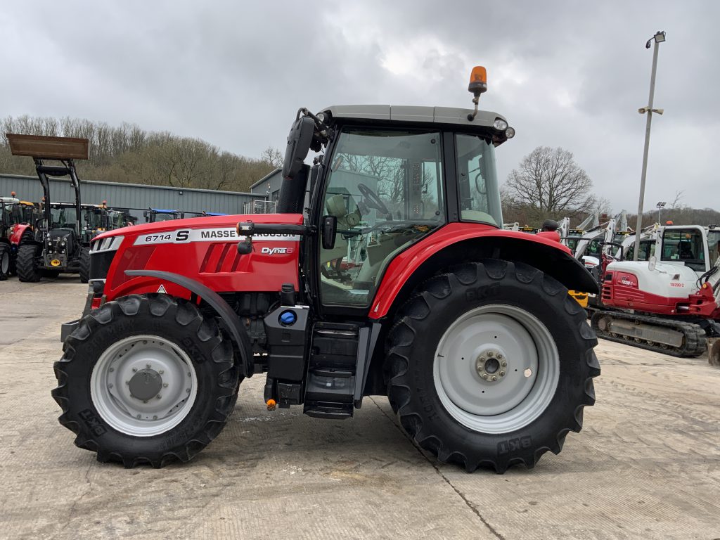 Massey Ferguson 6714S Dyna6 Tractor (ST25429)