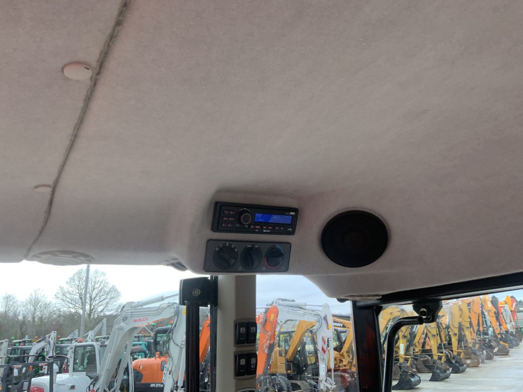 Massey Ferguson 4707 Tractor (ST25398)