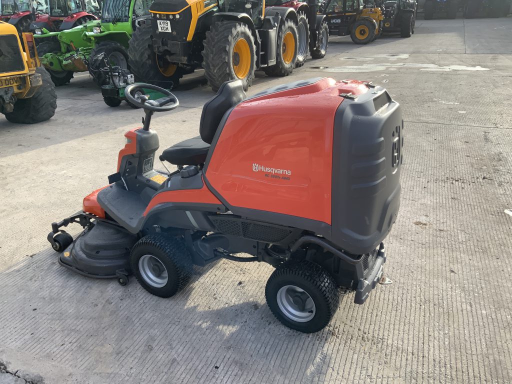 Husqvarna RC 320TS AWD Out front Mower (ST25424)