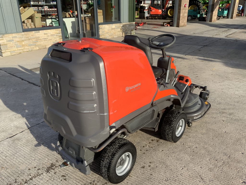 Husqvarna RC 320TS AWD Out front Mower (ST25424)