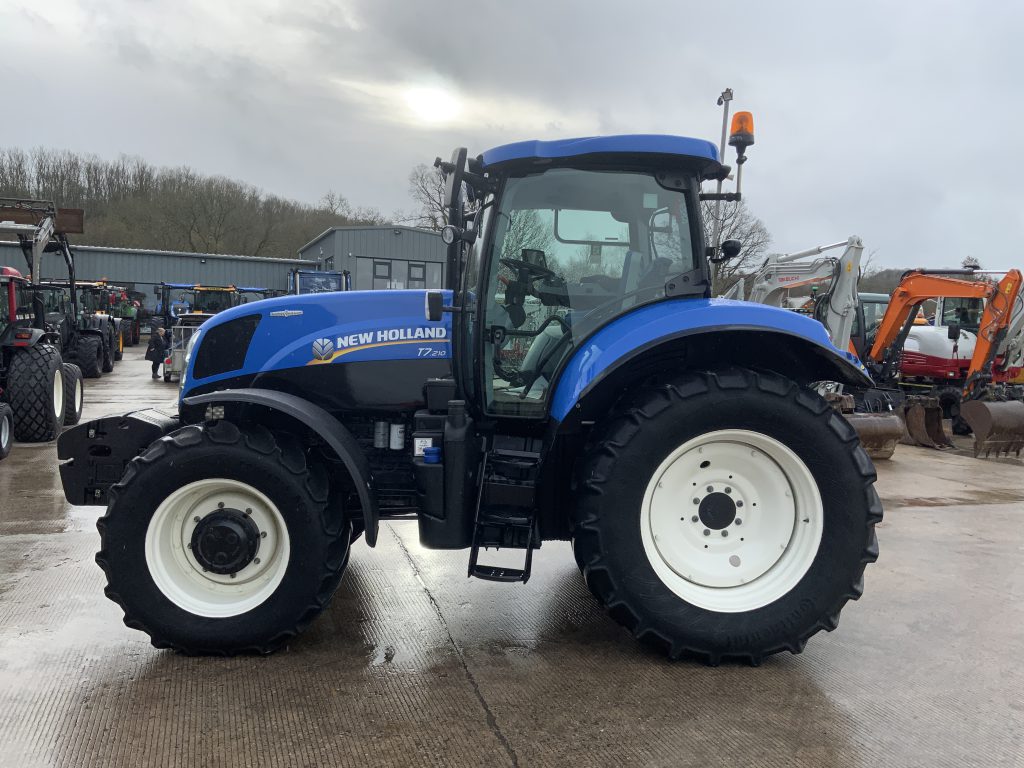 New Holland T7.210 Auto Command Tractor (ST25411)