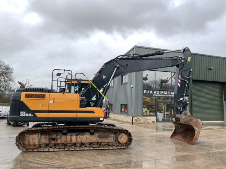 Hyundai HX220AL Digger (ST25408)