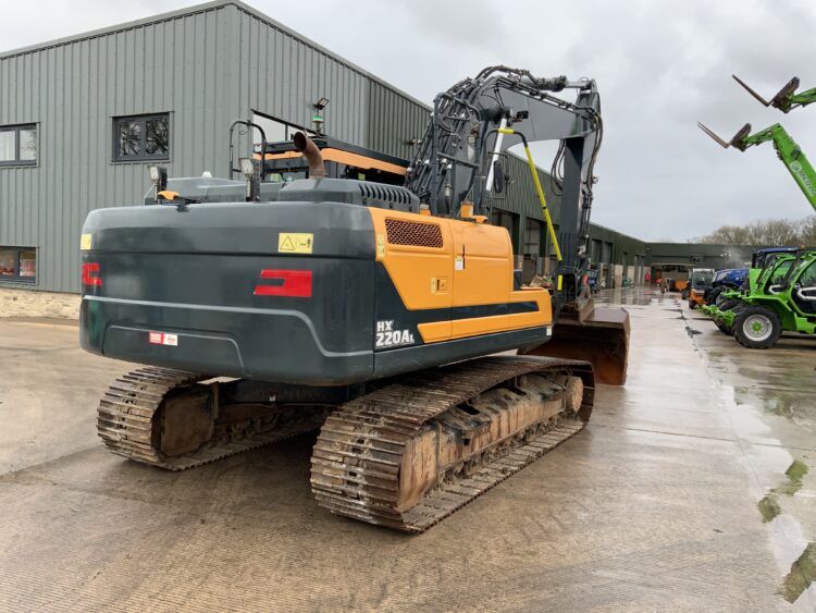 Hyundai HX220AL Digger (ST25408)
