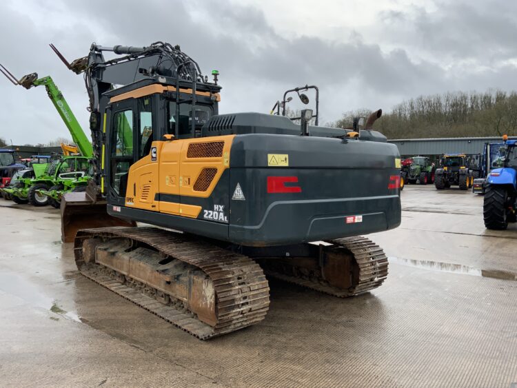 Hyundai HX220AL Digger (ST25408)
