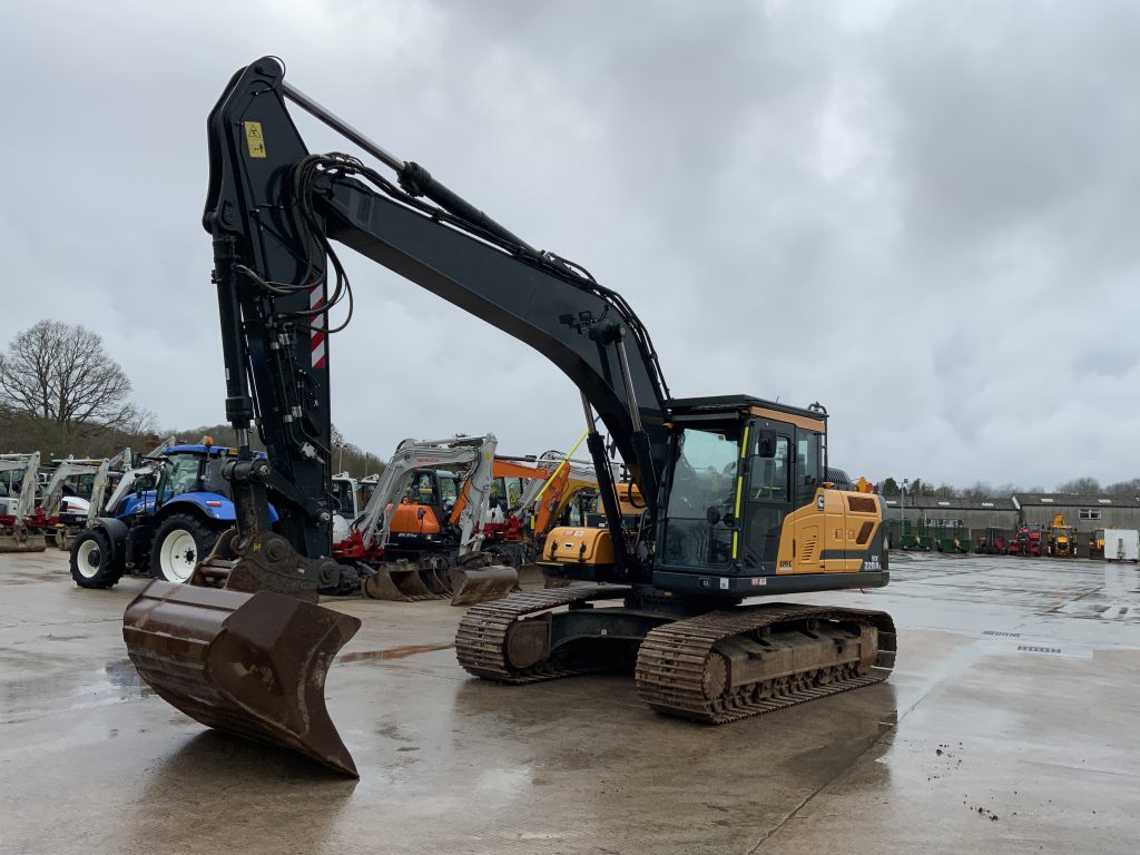 Hyundai HX220AL Digger (ST25408)