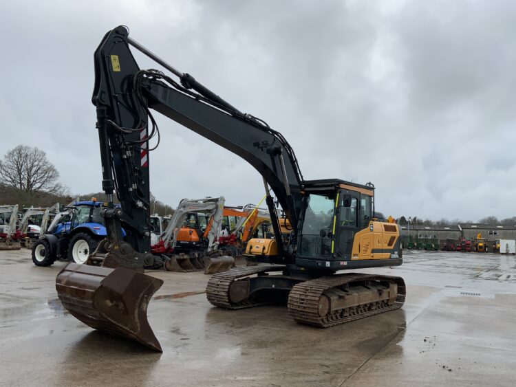 Hyundai HX220AL Digger (ST25408)