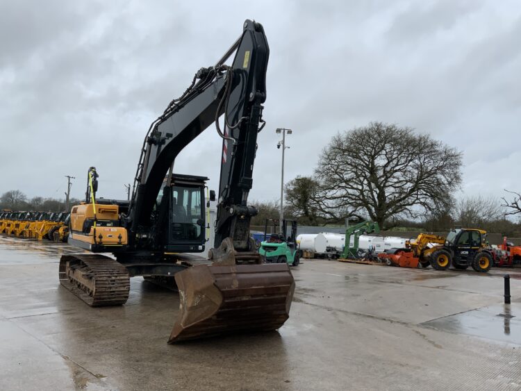 Hyundai HX220AL Digger (ST25408)