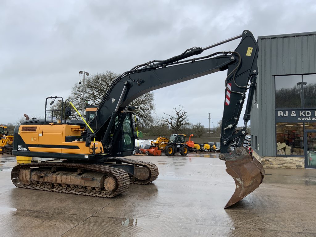 Hyundai HX220AL Digger (ST25408)