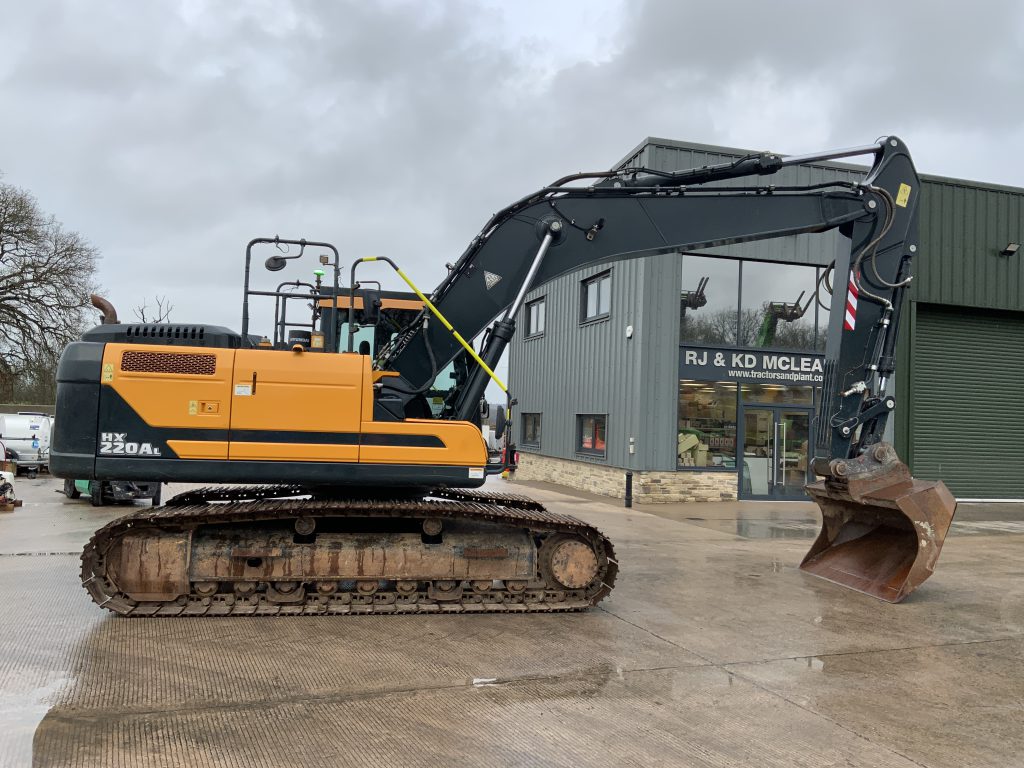 Hyundai HX220AL Digger (ST25408)