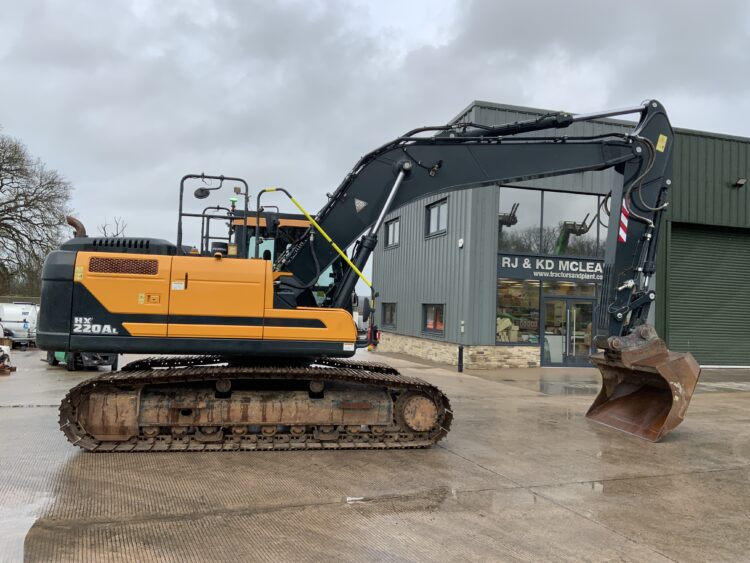 Hyundai HX220AL Digger (ST25408)