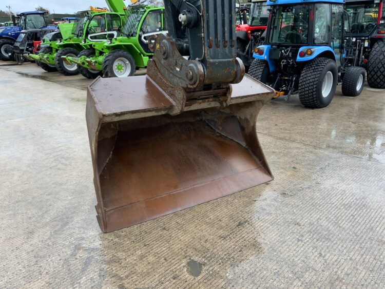 Hyundai HX220AL Digger (ST25408)