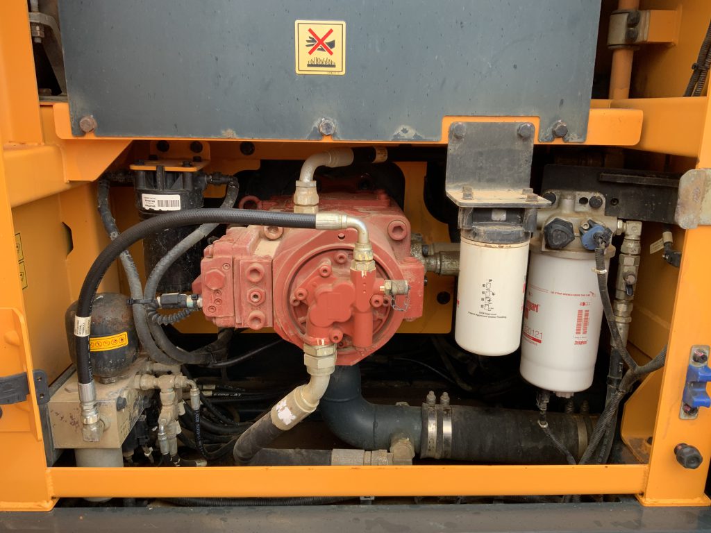 Hyundai HX220AL Digger (ST25408)