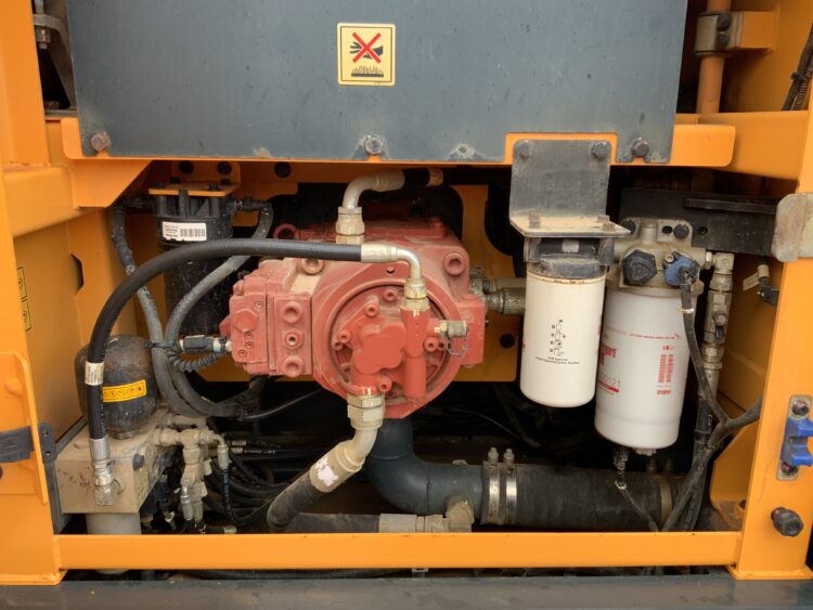 Hyundai HX220AL Digger (ST25408)