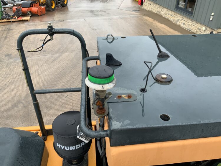 Hyundai HX220AL Digger (ST25408)