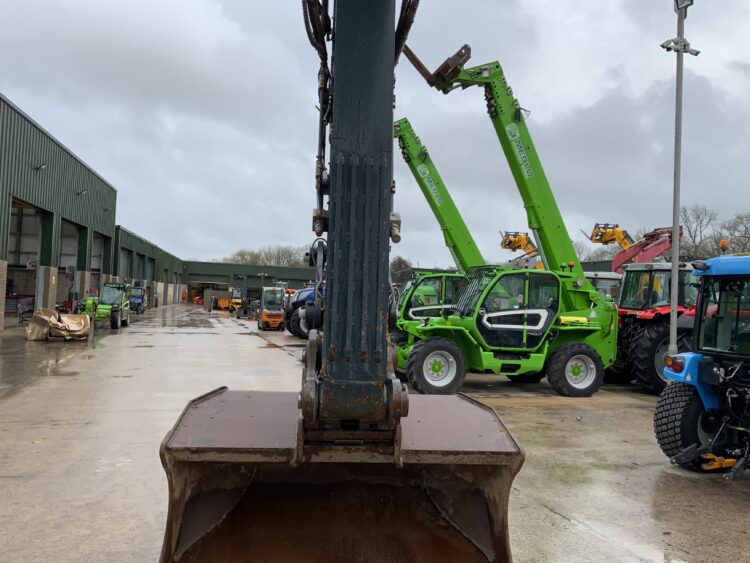 Hyundai HX220AL Digger (ST25408)