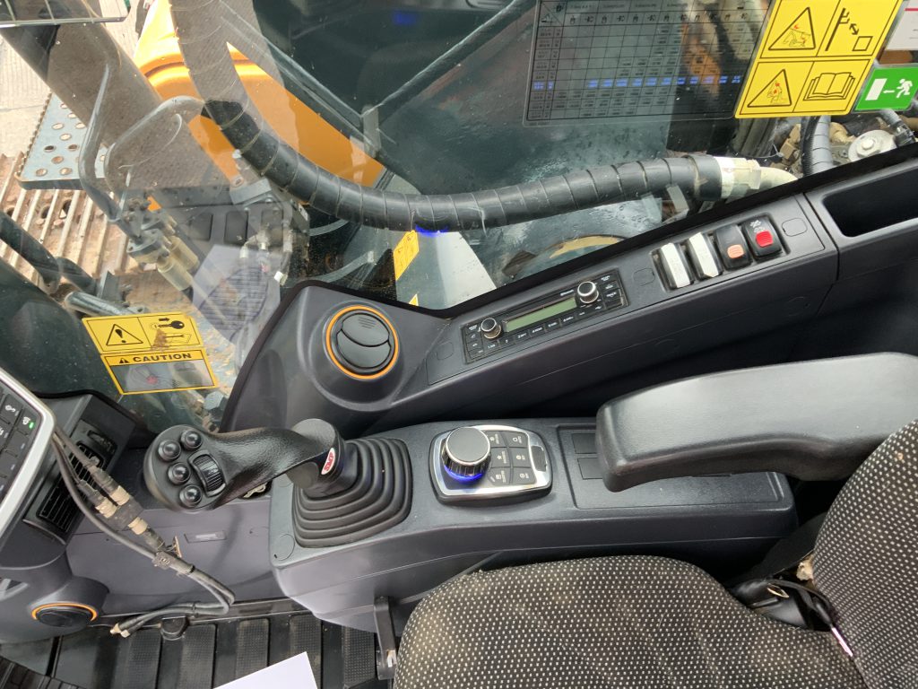 Hyundai HX220AL Digger (ST25408)