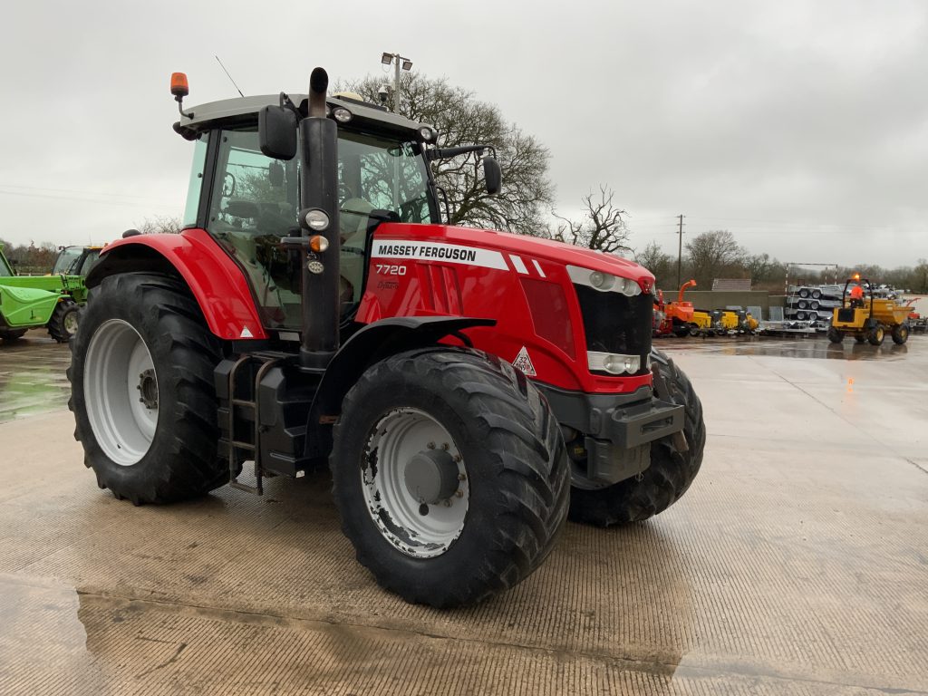 Massey Ferguson 7720 Dyna6 Tractor (ST25101)