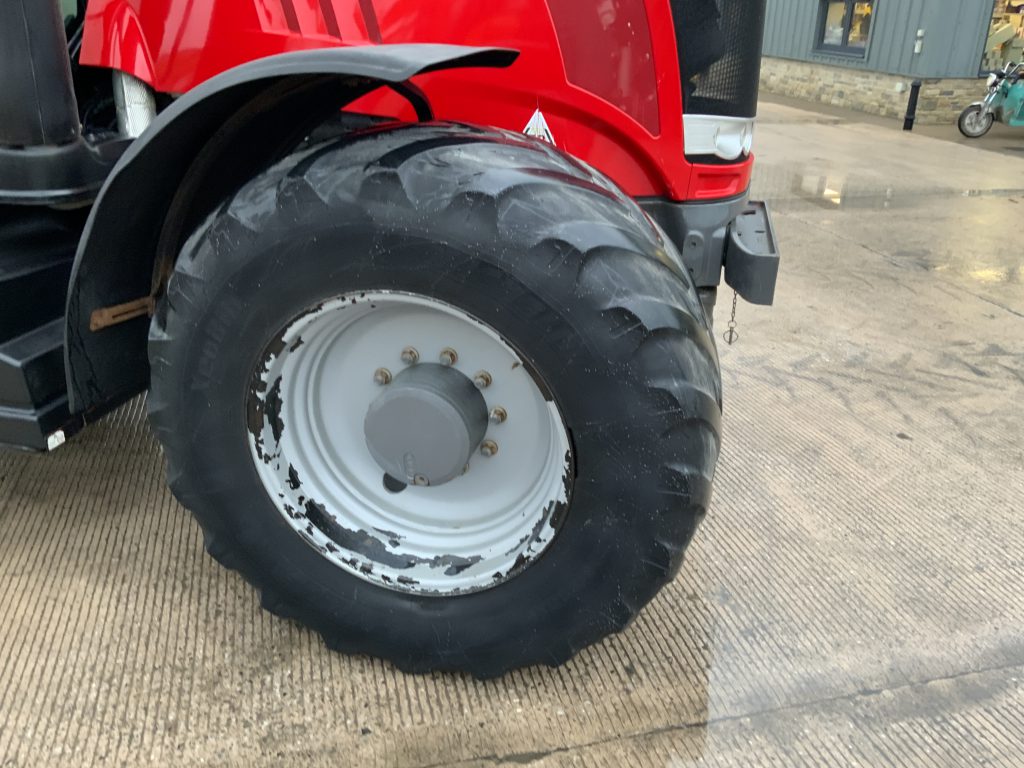 Massey Ferguson 7720 Dyna6 Tractor (ST25101)