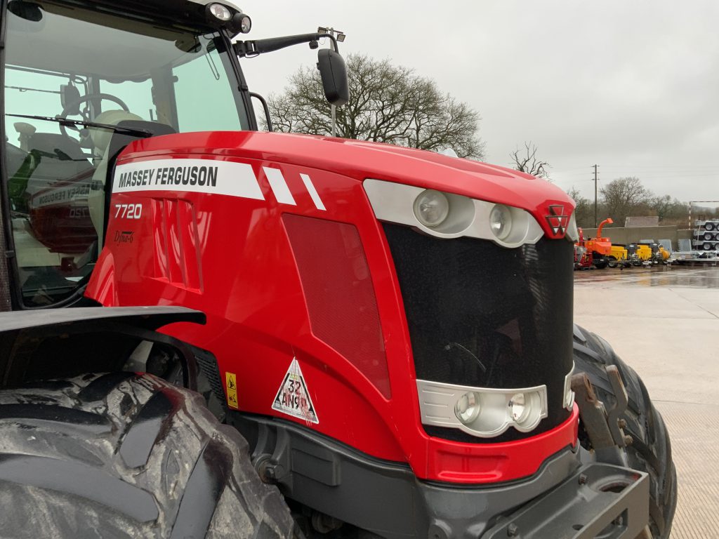 Massey Ferguson 7720 Dyna6 Tractor (ST25101)