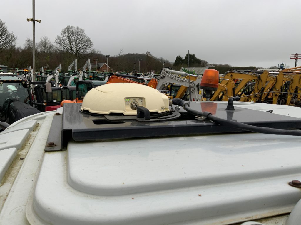 Massey Ferguson 7720 Dyna6 Tractor (ST25101)