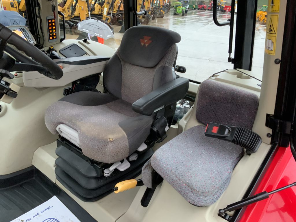 Massey Ferguson 7720 Dyna6 Tractor (ST25101)