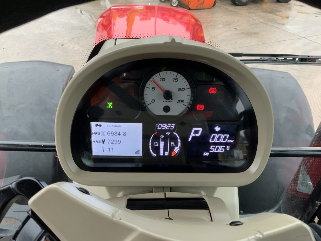 Massey Ferguson 7720 Dyna6 Tractor (ST25101)