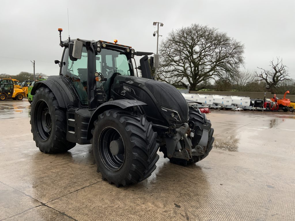 Valtra T234 Unlimited Twin Track Revers Drive Tractor (ST25407)