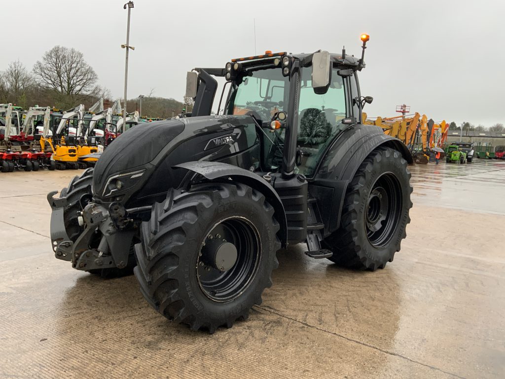 Valtra T234 Unlimited Twin Track Revers Drive Tractor (ST25407)