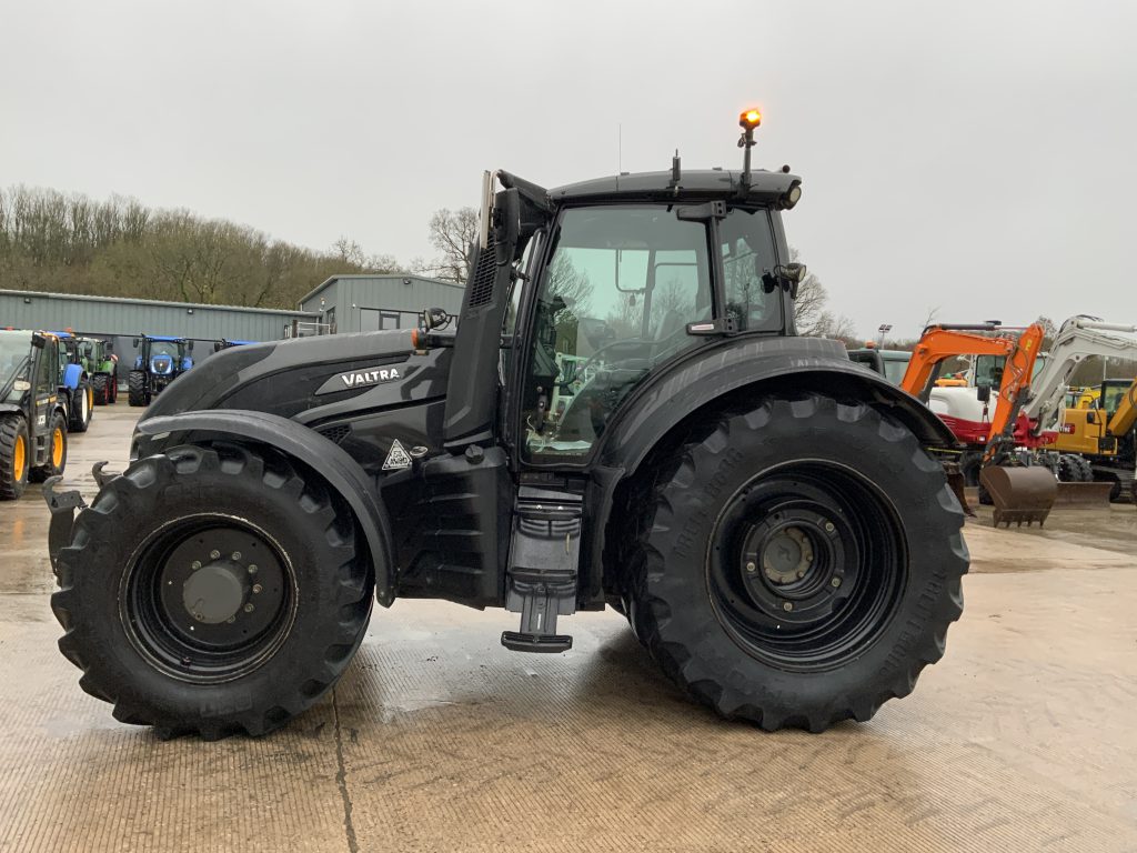 Valtra T234 Unlimited Twin Track Revers Drive Tractor (ST25407)