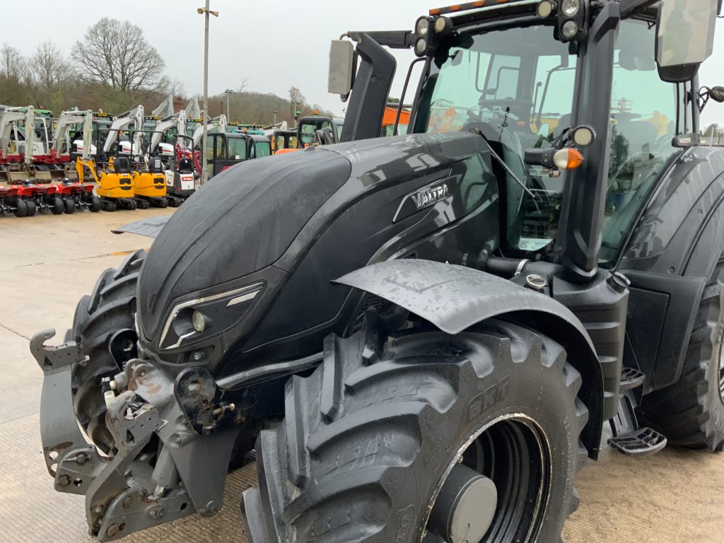 Valtra T234 Unlimited Twin Track Revers Drive Tractor (ST25407)