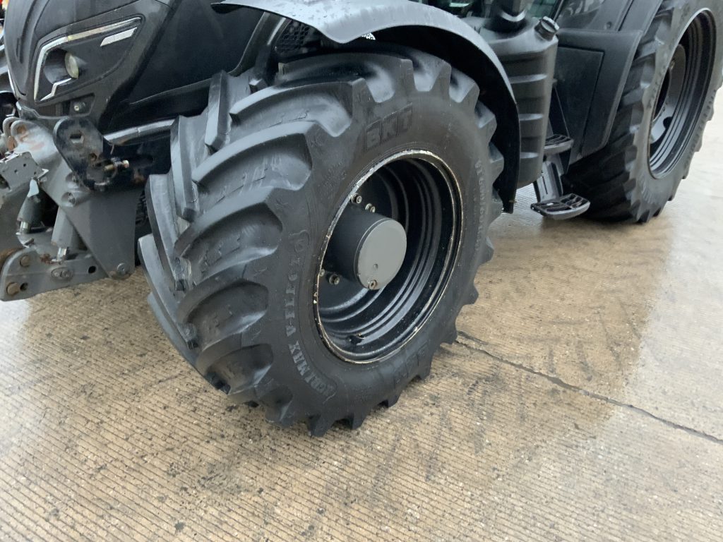 Valtra T234 Unlimited Twin Track Revers Drive Tractor (ST25407)