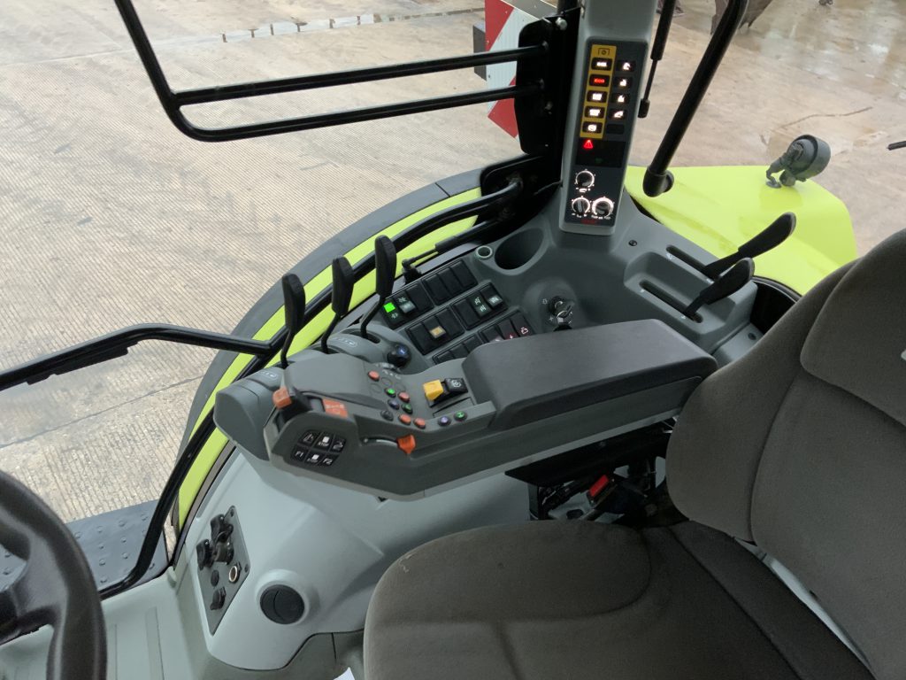 Claas Arion 650 Tractor (ST25369)