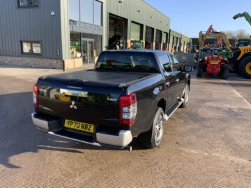 Mitsubishi L200 2.2 DI-D DC Barbarian Auto 4WD Euro 6 (s/s) 4dr (ST25328)