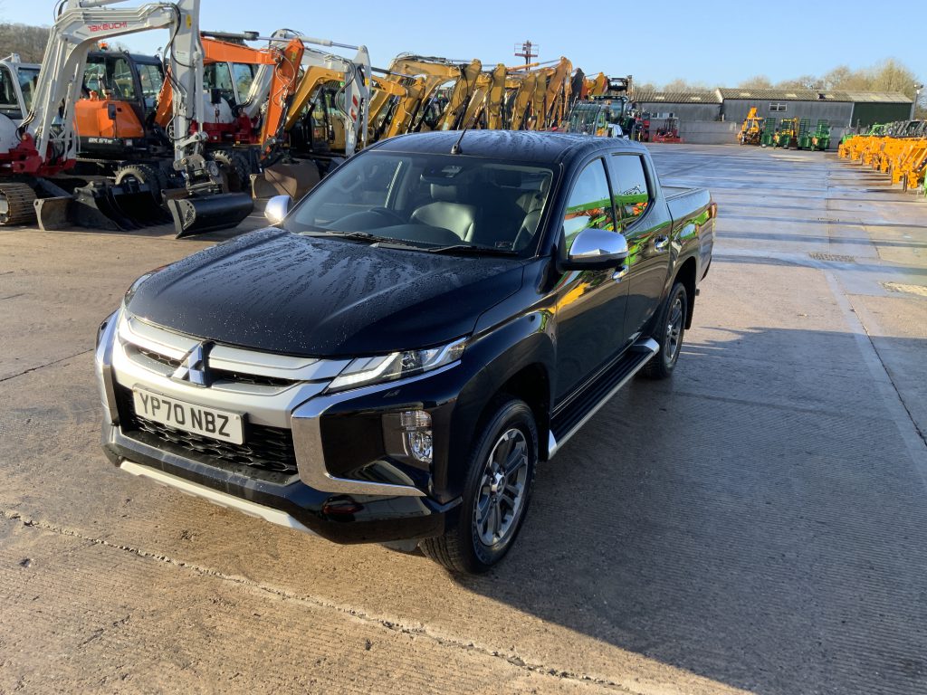 Mitsubishi L200 2.2 DI-D DC Barbarian Auto 4WD Euro 6 (s/s) 4dr (ST25328)