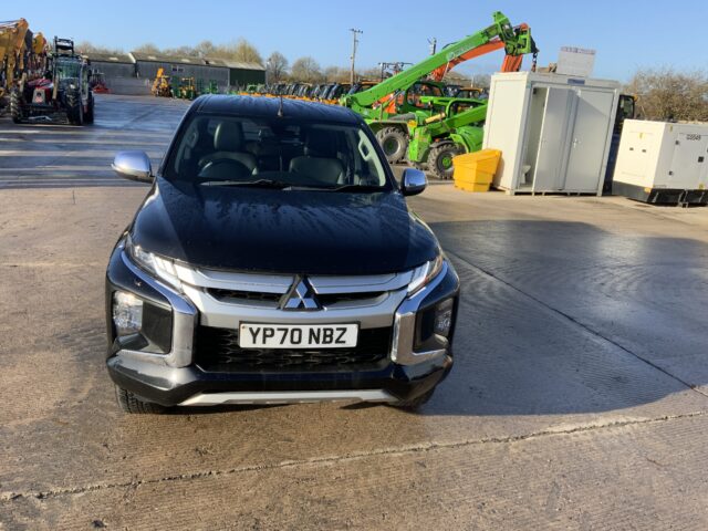 Mitsubishi L200 2.2 DI-D DC Barbarian Auto 4WD Euro 6 (s/s) 4dr (ST25328)