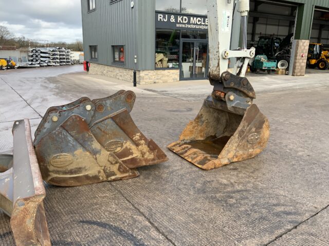 Takeuchi TB2150 Digger (ST25221)