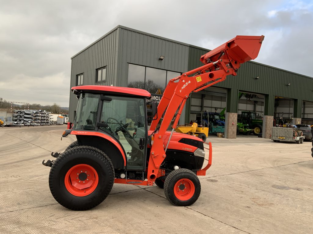 Kubota L2501 Tractor (ST25279)